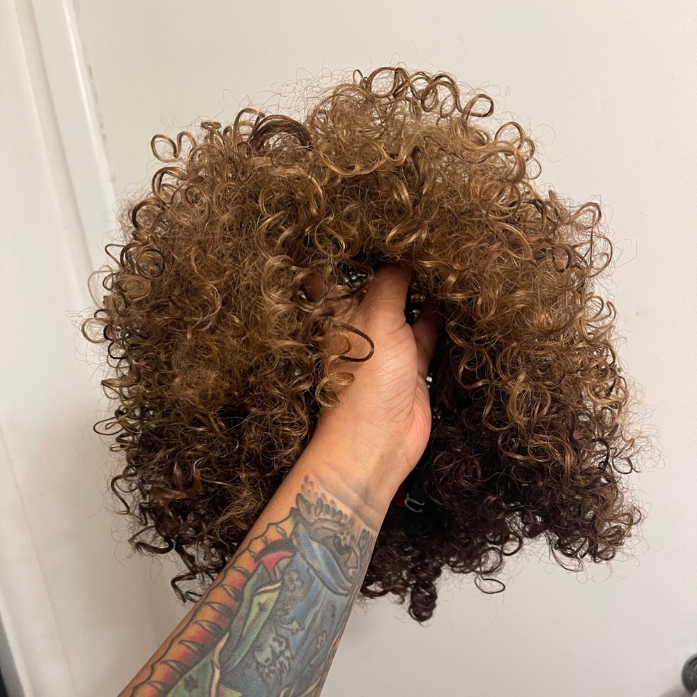 Curly wig